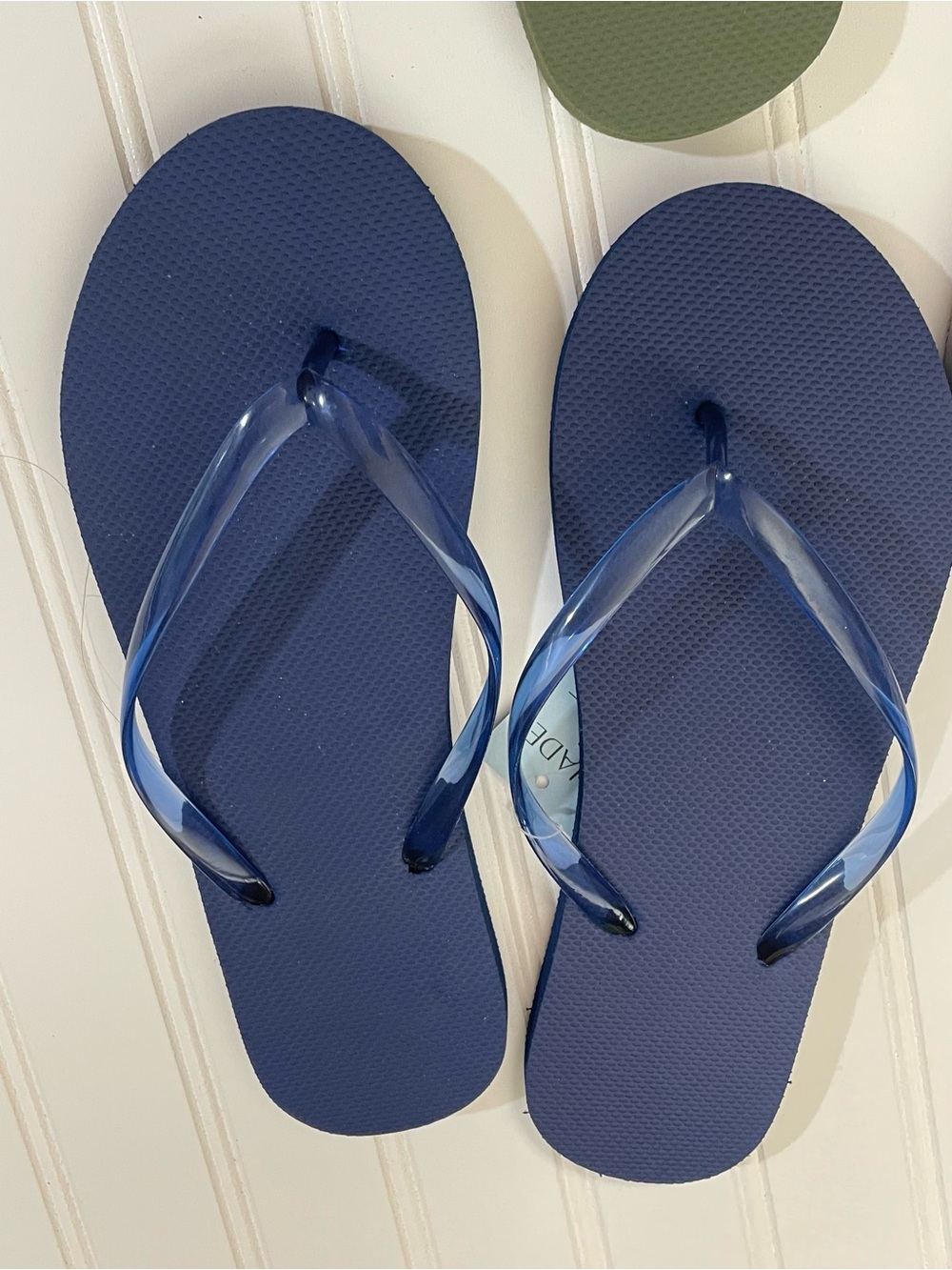 Shade & Shore Women’s Solid Flip Flops - Olive, Navy, White Size 9 - Picture 4 of 5